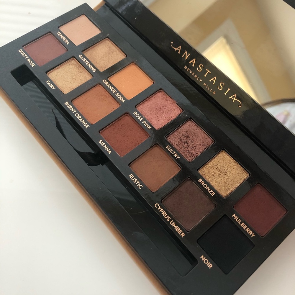 Anastasia Beverly Hill soft glam